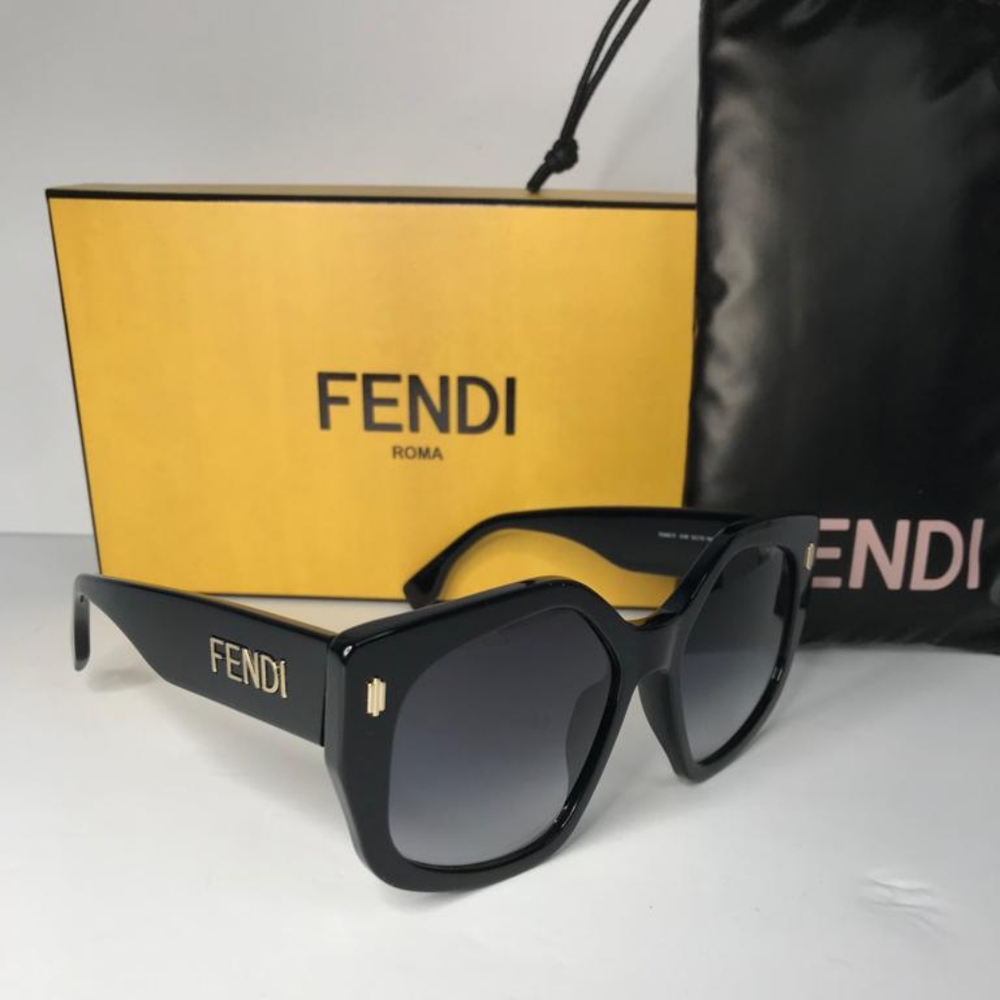 New - 💯 Original  FENDI FE40017I OVERSIZED SUNGLASSES IN BLACK